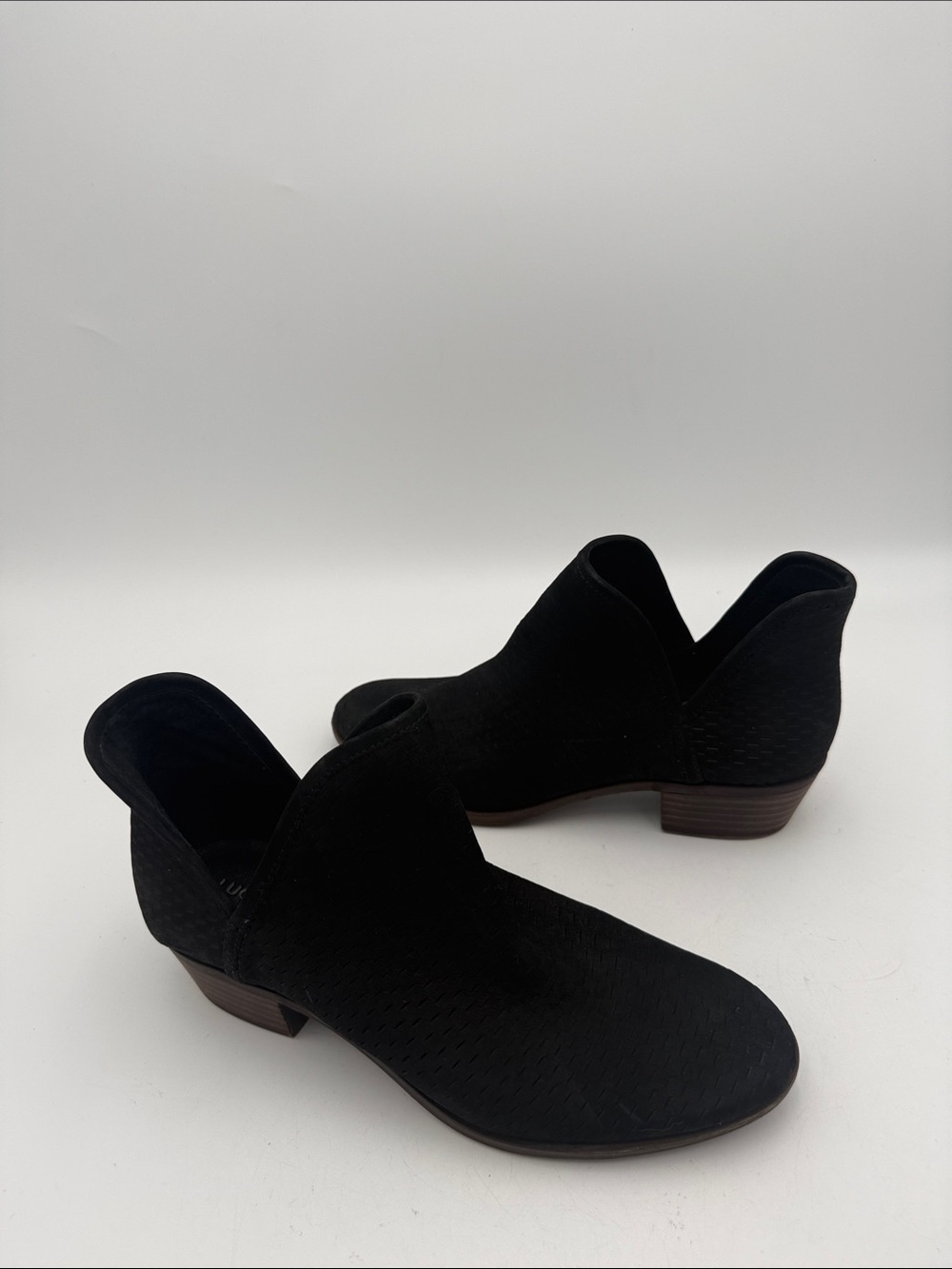 Lucky Brand Black Low Heel V-Cut Ankle Booties women 9M casual festival suede